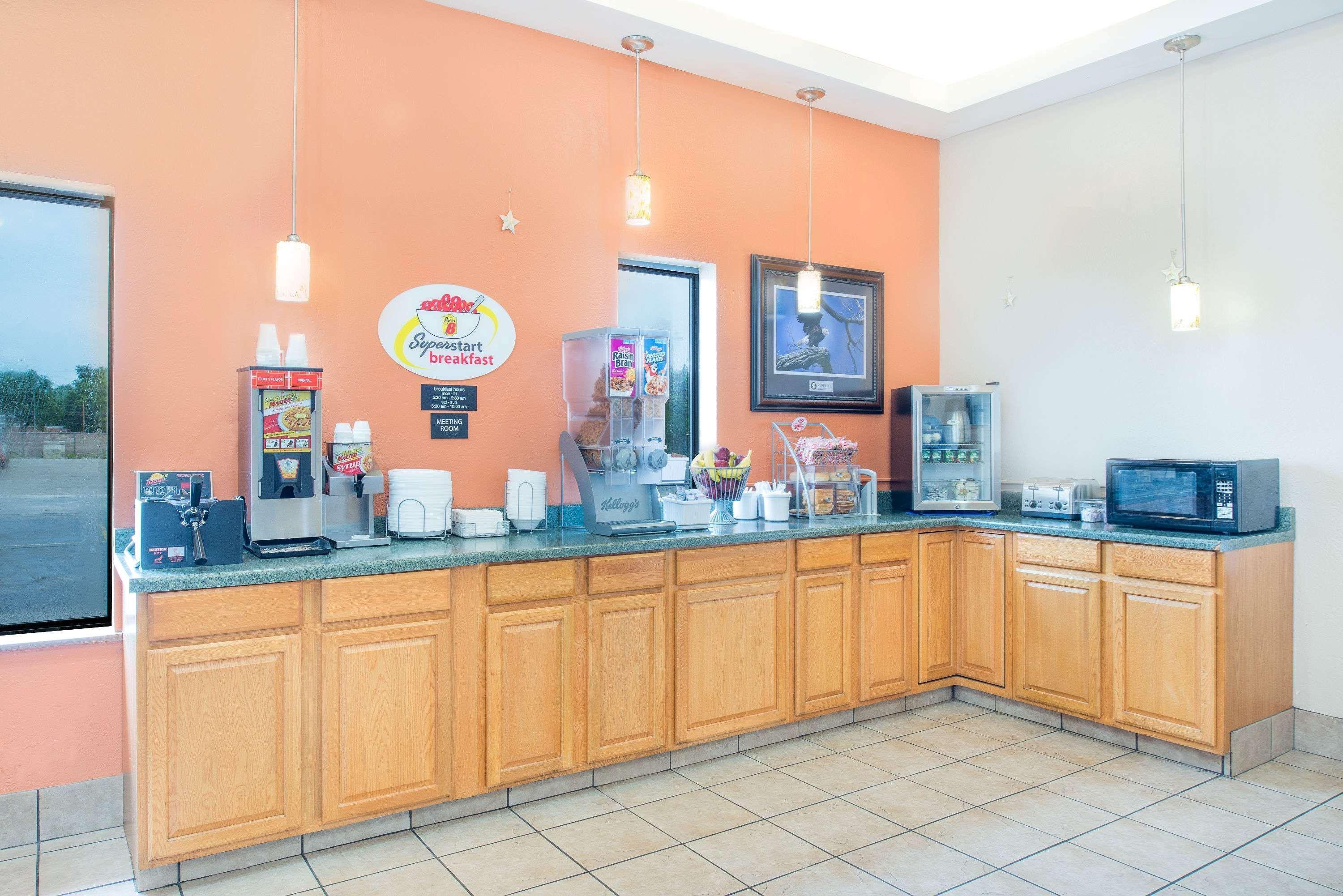 Super 8 By Wyndham Terre Haute Exterior photo