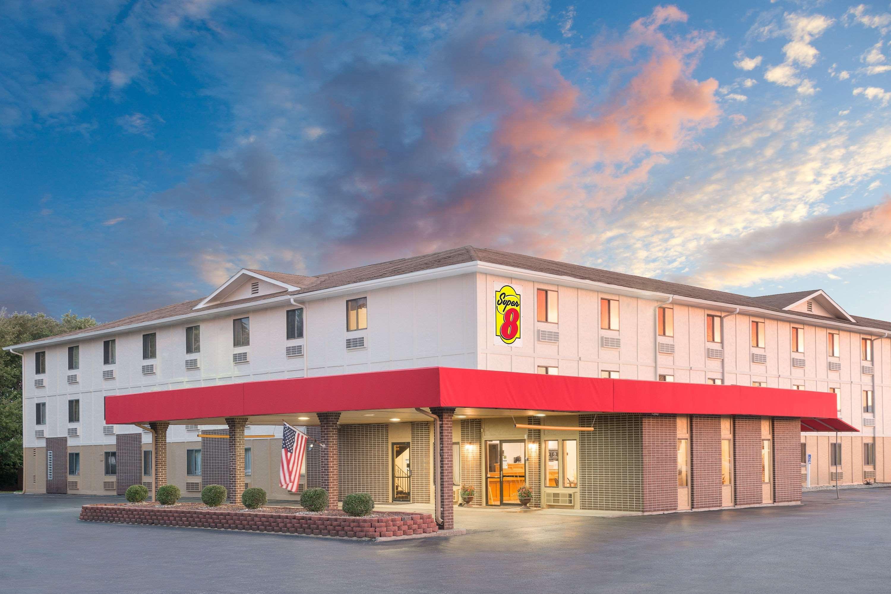 Super 8 By Wyndham Terre Haute Exterior photo